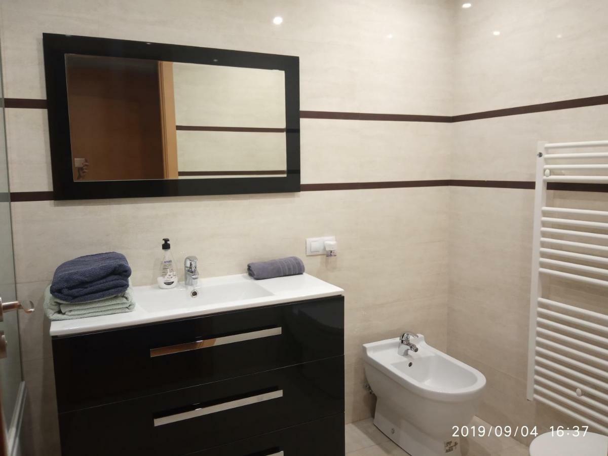 Apartamento Los Lirios Logroño Eksteriør billede